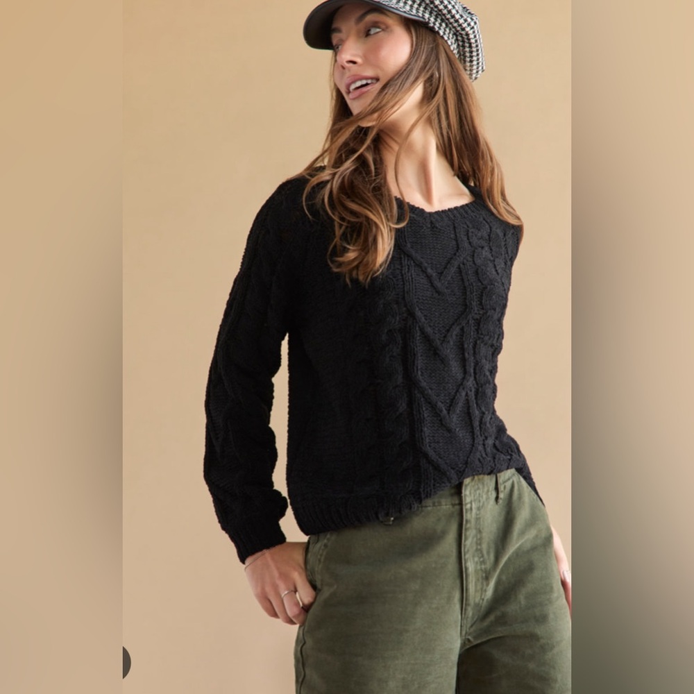 Francesca's Cherry Oversized Chenille Cable Pattern Pullover - NWT - Black